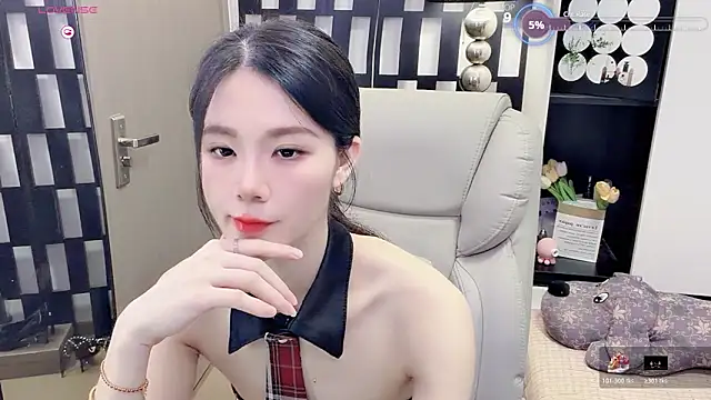 Snapshot of Yueyue-MM chatting on June 12, 3:05 am Yueyue-MM online show from June 12, 3:05 am