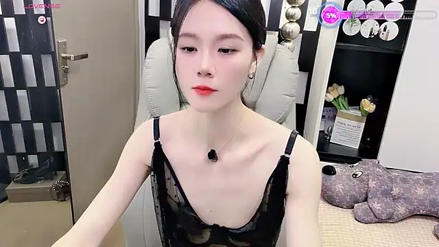 Snapshot of Yueyue-MM chatting on June 15, 3:03 pm Yueyue-MM online show from June 15, 3:03 pm