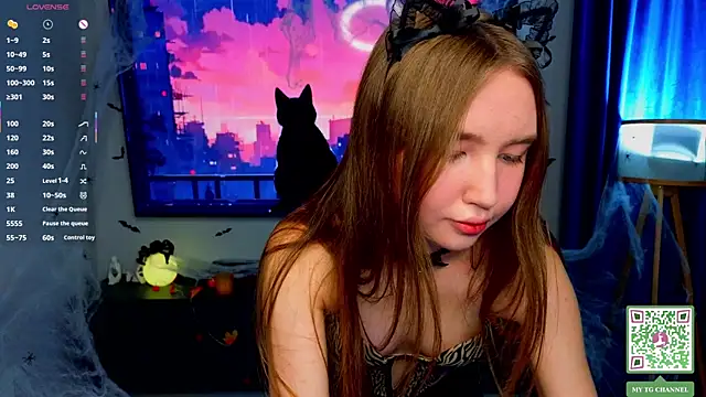 ElfredaTupy online show from November 8, 7:45 pm