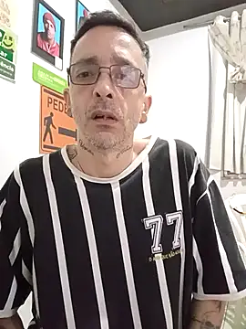 Snapshot of dinho_carioca chatting on October 9, 2:37 pm dinho carioca online show from October 9, 2:37 pm