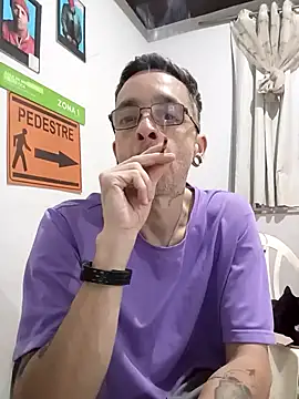 Snapshot of dinho_carioca chatting on October 19, 2:18 pm dinho carioca online show from October 19, 2:18 pm