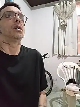 Snapshot of dinho_carioca chatting on October 20, 1:55 pm dinho carioca online show from October 20, 1:55 pm