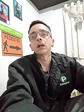 Snapshot of dinho_carioca chatting on October 21, 10:32 pm dinho carioca online show from October 21, 10:32 pm