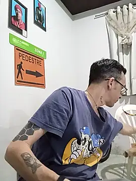 Snapshot of dinho_carioca chatting on October 23, 3:39 am dinho carioca online show from October 23, 3:39 am