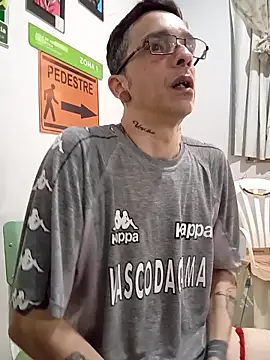 Snapshot of dinho_carioca chatting on October 28, 1:36 pm dinho carioca online show from October 28, 1:36 pm