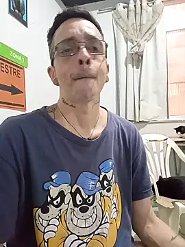 Snapshot of dinho_carioca chatting on October 31, 4:19 pm dinho carioca online show from October 31, 4:19 pm