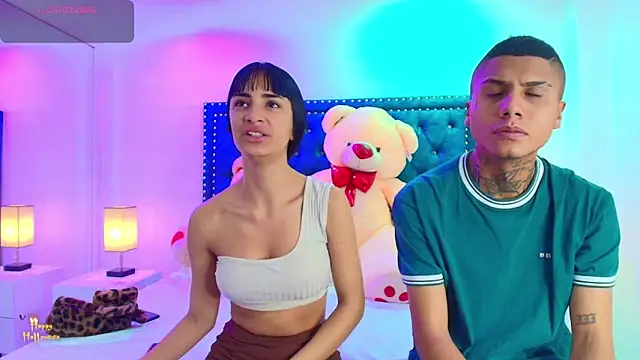 Snapshot of Damian_and_roxanne chatting on October 22, 12:38 pm Damian and roxanne online show from October 22, 12:38 pm