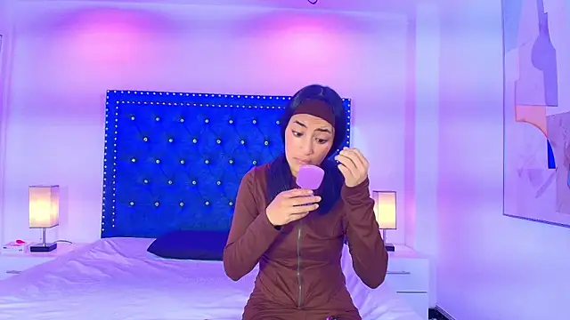 Snapshot of Damian_and_roxanne chatting on March 9, 12:42 pm Damian and roxanne online show from March 9, 12:42 pm