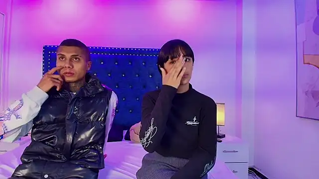 Snapshot of Damian_and_roxanne chatting on April 7, 12:38 pm Damian and roxanne online show from April 7, 12:38 pm