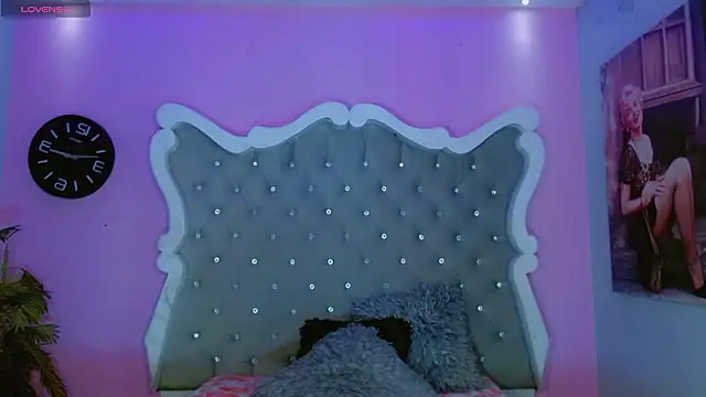 Honey Moontsts online show from March 10, 12:10 pm