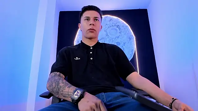 liaamsmiith  online show from October 27, 12:09 pm