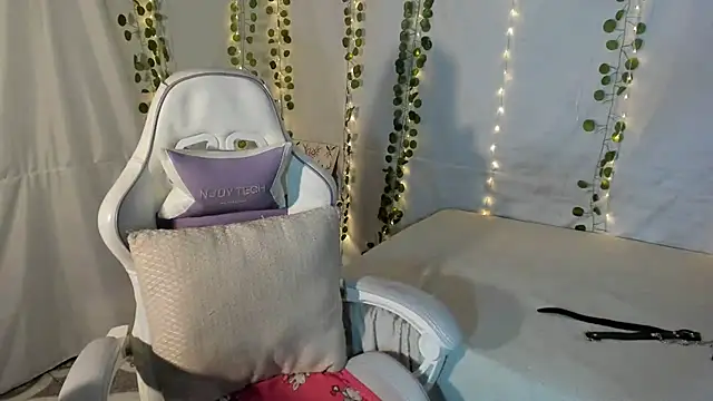 Snapshot of Zulema_R1 chatting on October 19, 4:57 am Zulema R1 online show from October 19, 4:57 am