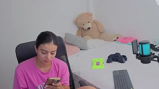 valerihouse online show from March 21, 1:32 am