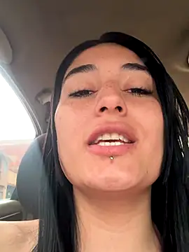 Snapshot of Scarlett_12 chatting on October 17, 12:52 pm Scarlett 12 online show from October 17, 12:52 pm