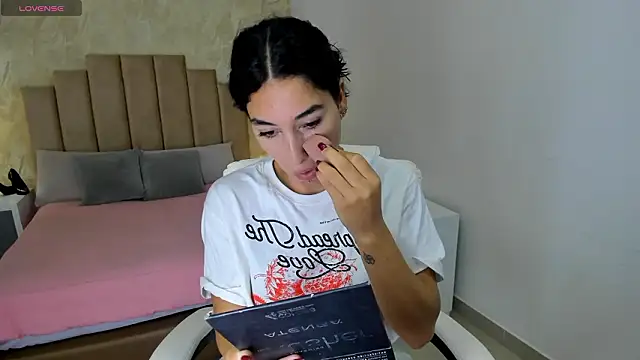 Snapshot of Scarlett_12 chatting on February 26, 11:31 am Scarlett 12 online show from February 26, 11:31 am