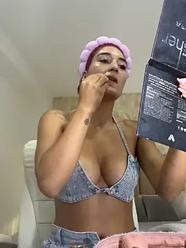 Snapshot of Scarlett_12 chatting on March 27, 9:53 am Scarlett 12 online show from March 27, 9:53 am