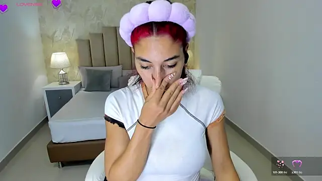 Snapshot of Scarlett_12 chatting on March 30, 9:32 am Scarlett 12 online show from March 30, 9:32 am