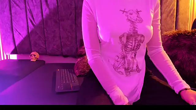 Rowan Mills online show from October 3, 8:28 pm