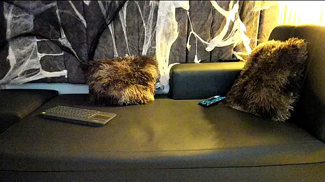 Rowan Mills online show from October 28, 8:33 pm