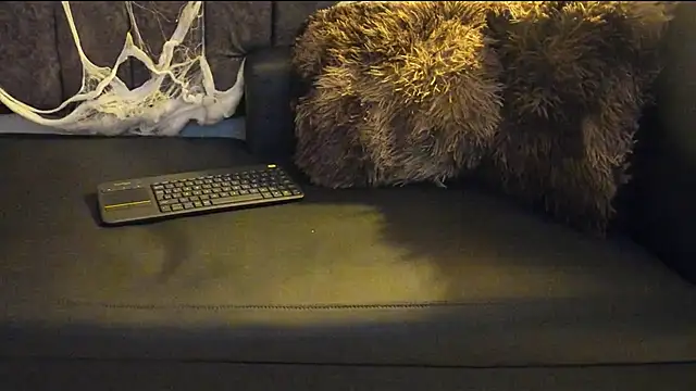 Rowan Mills online show from October 31, 8:21 pm