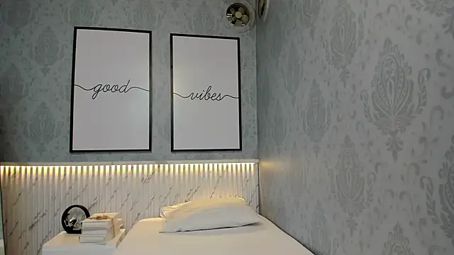 Scarleth horny online show from September 23, 6:55 pm