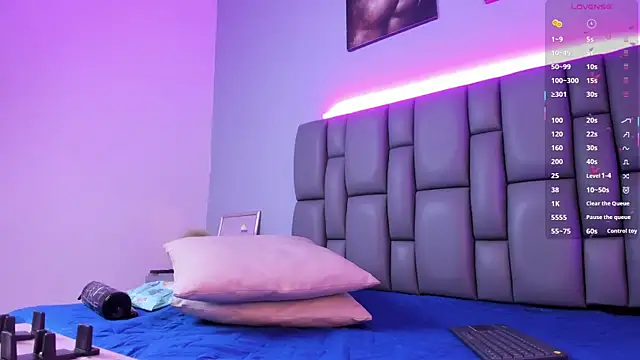 Niicolle Evanss online show from September 30, 8:03 pm