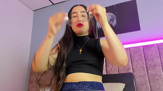 Niicolle Evanss online show from November 30, 5:39 pm