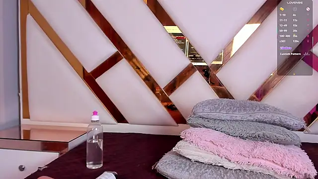 Niicolle Evanss online show from February 11, 8:03 pm