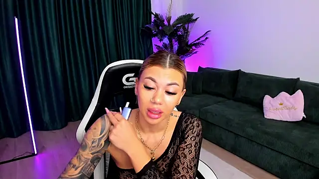 xPuka online show from February 4, 5:30 pm