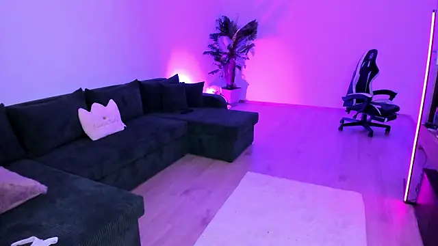 Snapshot of xPuka chatting on March 6, 7:43 pm xPuka online show from March 6, 7:43 pm