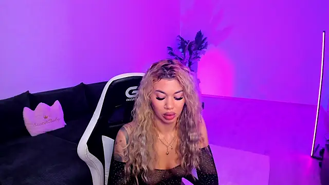 Snapshot of xPuka chatting on March 17, 5:05 pm xPuka online show from March 17, 5:05 pm