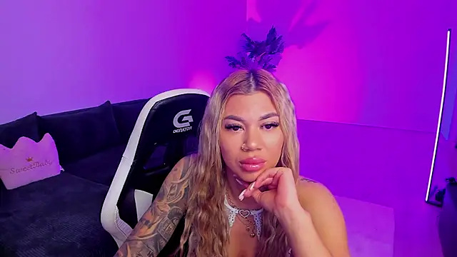 Snapshot of xPuka chatting on March 18, 5:49 pm xPuka online show from March 18, 5:49 pm