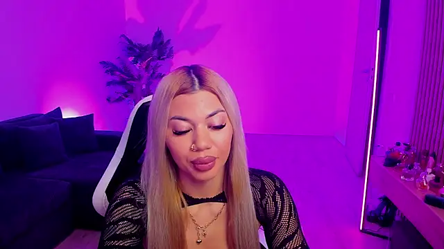 Snapshot of xPuka chatting on March 19, 5:39 pm xPuka online show from March 19, 5:39 pm