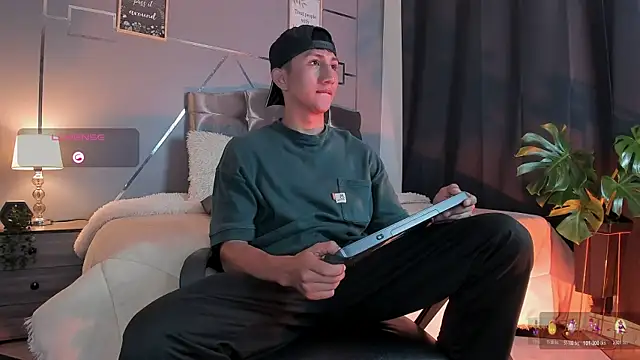 oliver mr  online show from November 17, 8:14 pm