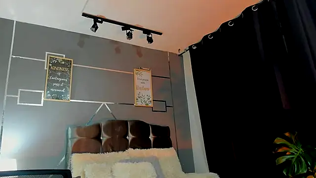 oliver mr  online show from November 24, 8:30 pm