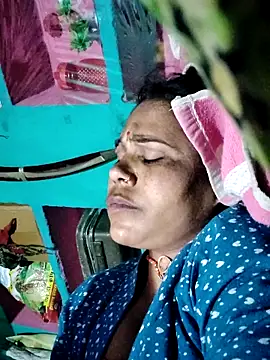 Snapshot of Pooja750 chatting on November 25, 11:38 pm Pooja750 online show from November 25, 11:38 pm