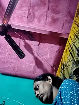 Snapshot of Pooja750 chatting on January 10, 7:37 pm Pooja750 online show from January 10, 7:37 pm