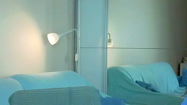 Snapshot of slyshypie chatting on September 18, 1:24 pm slyshypie online show from September 18, 1:24 pm