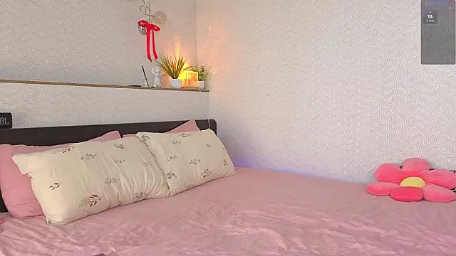 Snapshot of charlottacardi chatting on February 23, 5:05 am charlottacardi online show from February 23, 5:05 am