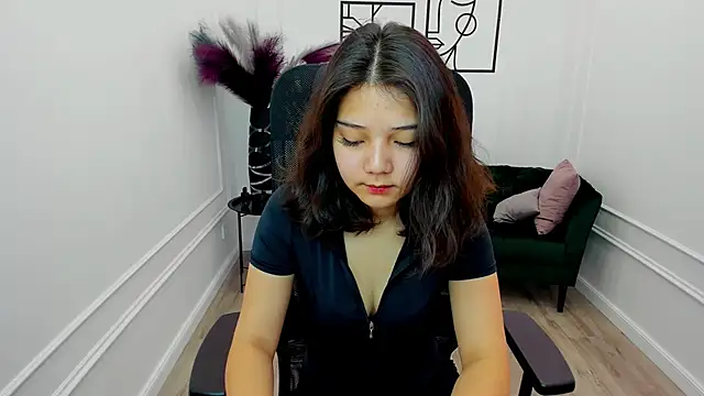 ElliVensda online show from September 18, 11:45 am