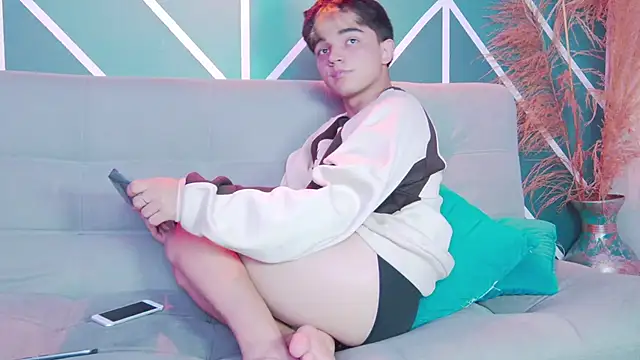 Snapshot of LucaDelart chatting on September 22, 12:40 pm LucaDelart online show from September 22, 12:40 pm