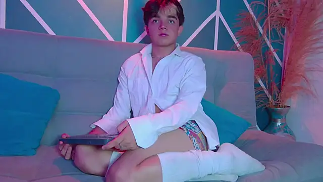 Snapshot of LucaDelart chatting on September 26, 12:20 pm LucaDelart online show from September 26, 12:20 pm