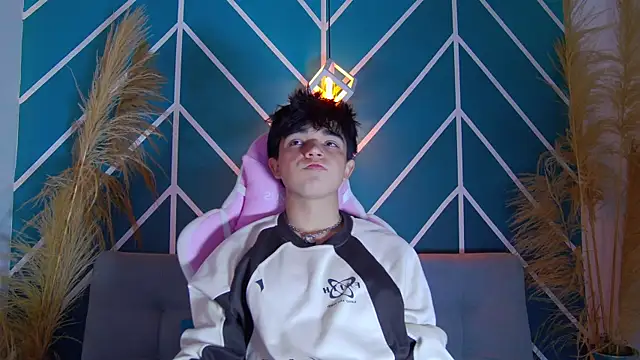 Snapshot of LucaDelart chatting on October 9, 12:25 pm LucaDelart online show from October 9, 12:25 pm