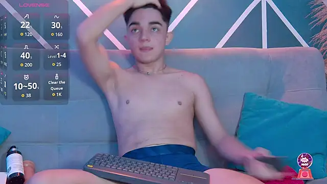 Snapshot of LucaDelart chatting on October 21, 12:50 pm LucaDelart online show from October 21, 12:50 pm