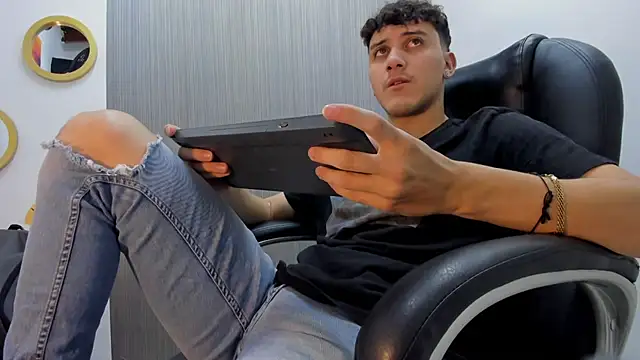 Alex Booy online show from September 10, 1:55 pm