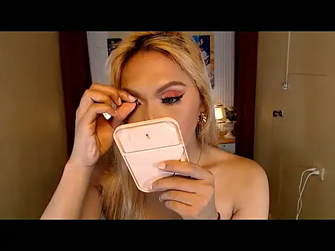 Snapshot of AthenaFLamia chatting on October 2, 4:30 am AthenaFLamia online show from October 2, 4:30 am