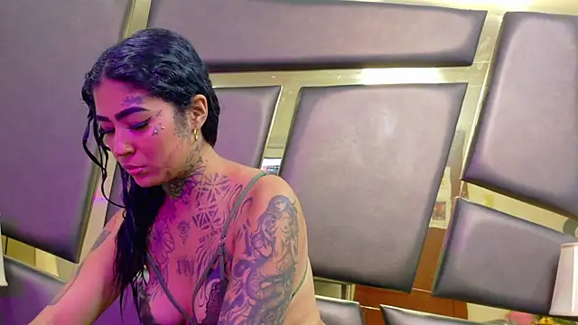 EmilieLake online show from March 18, 9:18 pm