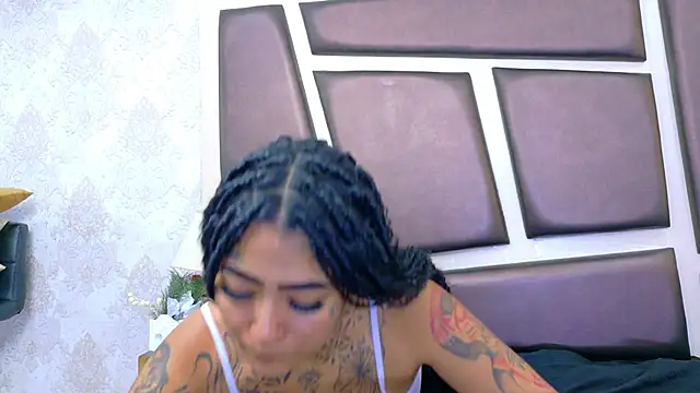 EmilieLake online show from April 27, 7:23 pm