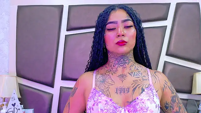 EmilieLake online show from April 28, 7:52 pm