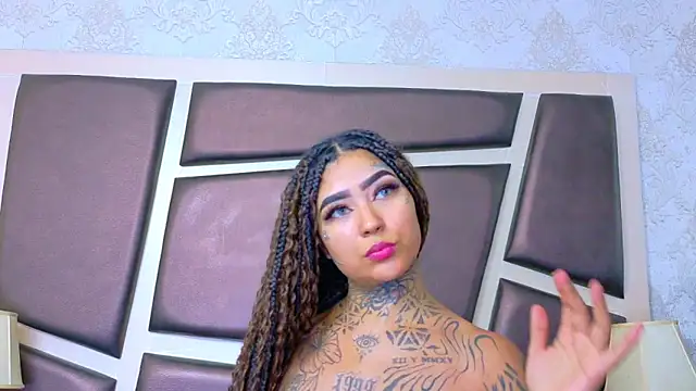 Snapshot of EmilieLake chatting on May 26, 7:54 pm EmilieLake online show from May 26, 7:54 pm